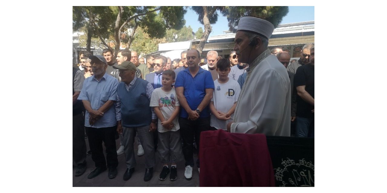İzmir’de öldürülen öğretim görevlisine çocuklarından son veda