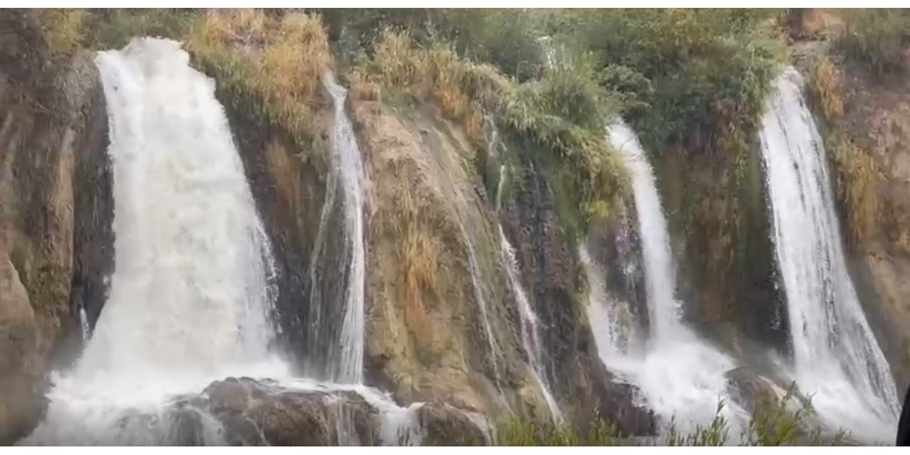 Yağan yağmurlar Muradiye Şelalesi’ni coşturdu