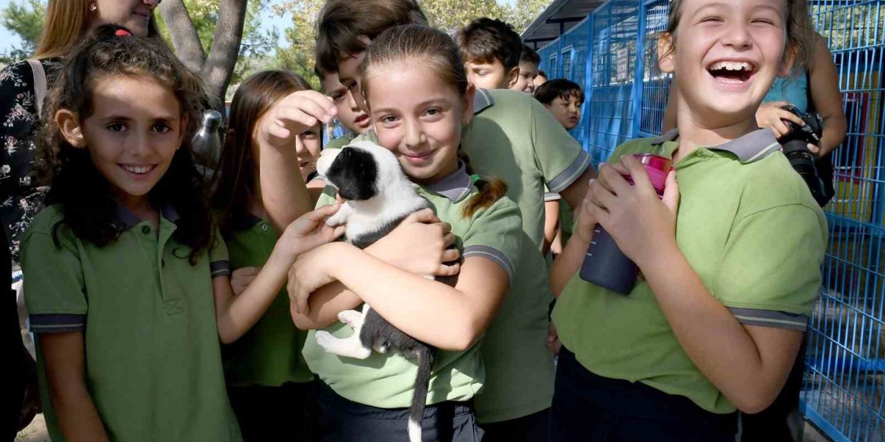 Kuşadası Belediyesi can dostları çocuklarla buluşturdu