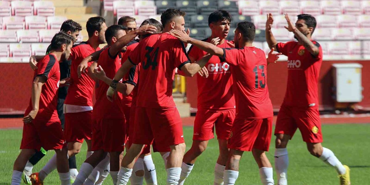 Eskişehirspor hazırlık maçını 3 golle kazandı