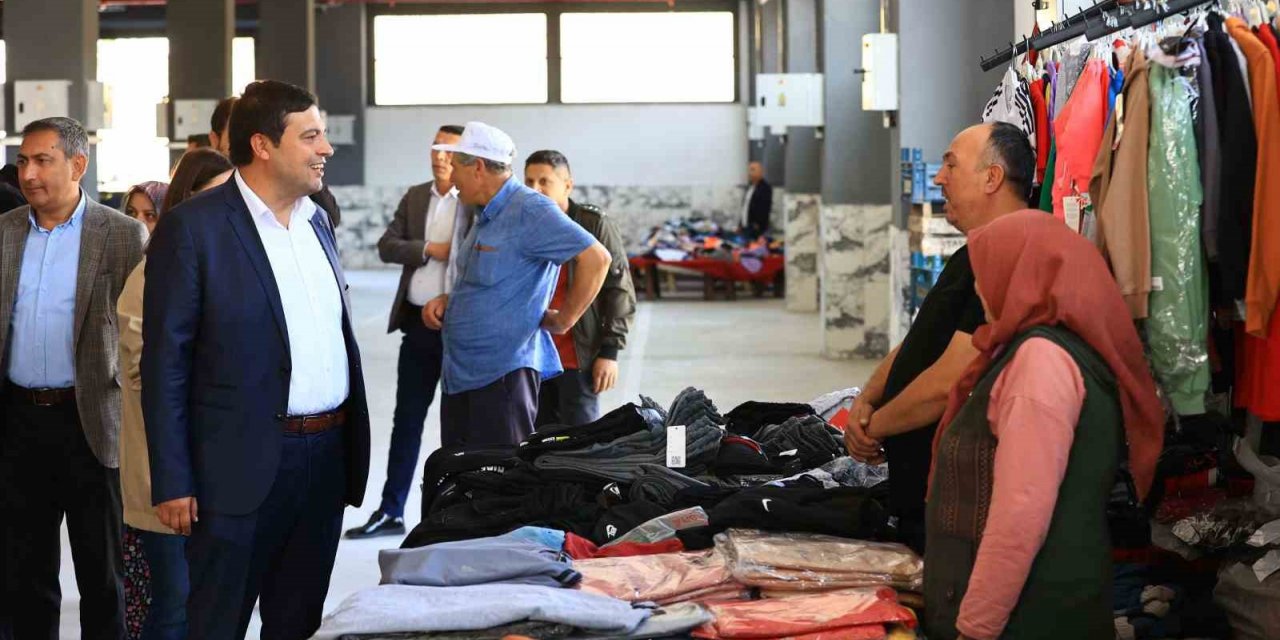 Uşak’ta Karaağaç Kapalı Pazaryeri hizmet vermeye başladı