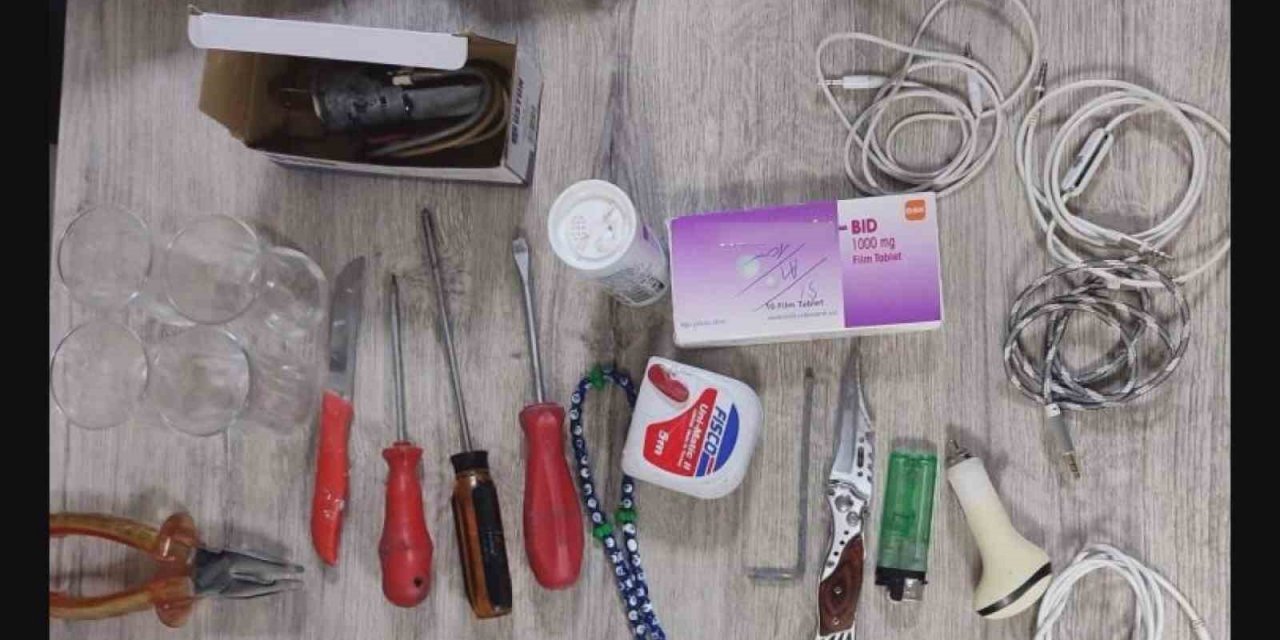 Araçlardan hırsızlık yapan şahıslar polisten kaçamadı