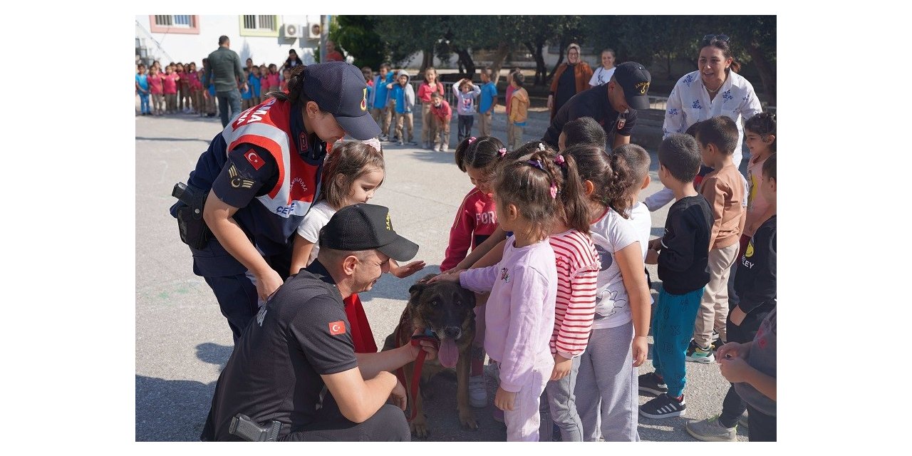 Jandarma çocuklara hayvan sevgisini anlattı