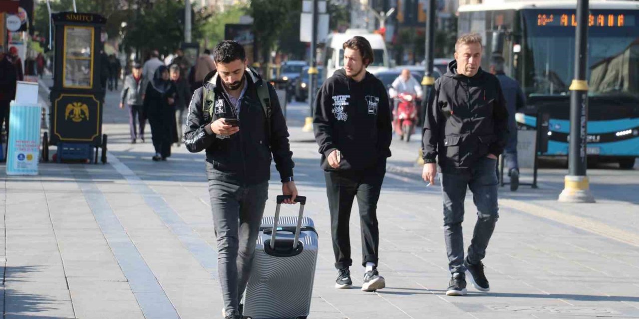 Sivas soğuğuna kavuştu, hava sıcaklığı 1 dereceye düştü