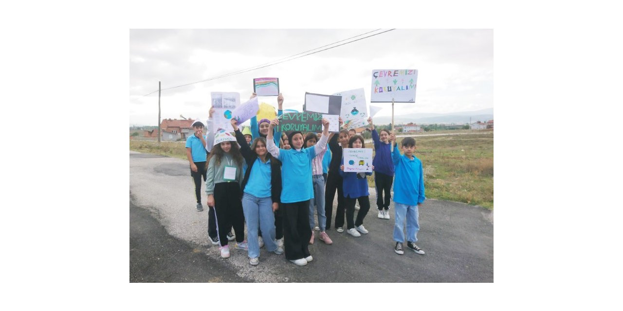 Tavşanlı’da öğrenciler, çevre duyarlılığı yürüyüşü yaptı