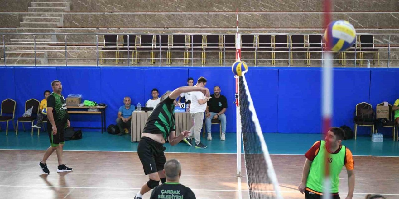 Cumhuriyet’in 100’üncü yılında kamu kurumları arası voleybol turnuvası başladı