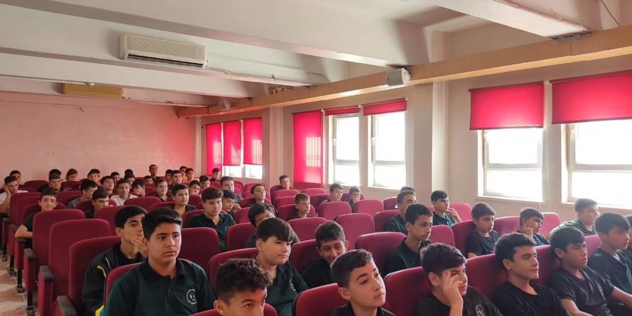 Öğrenciler siber suçlara karşı uyarıldı