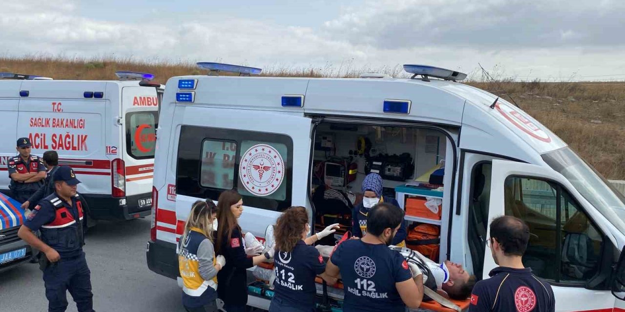 Ticari taksi ile tır çarpıştı: 3 yaralı