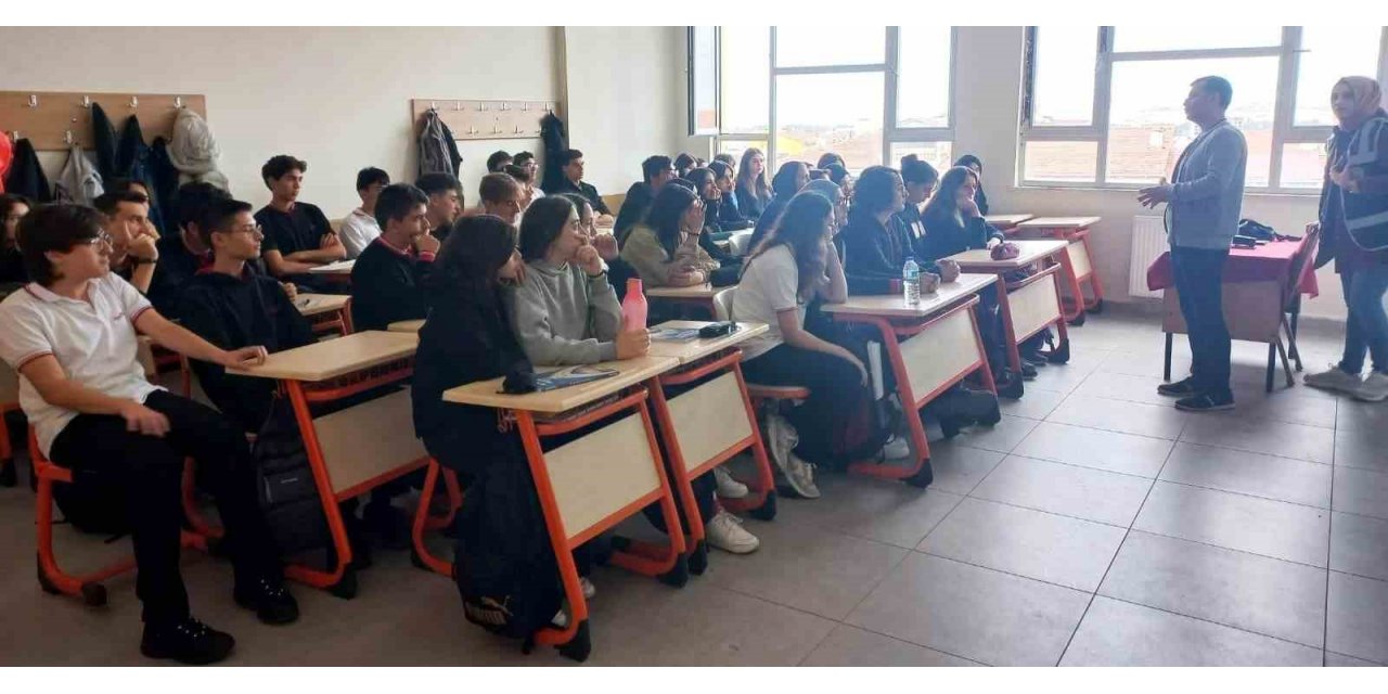 Kütahya’da Lise öğrencileri dolandırıcılık konusunda bilgilendirildi