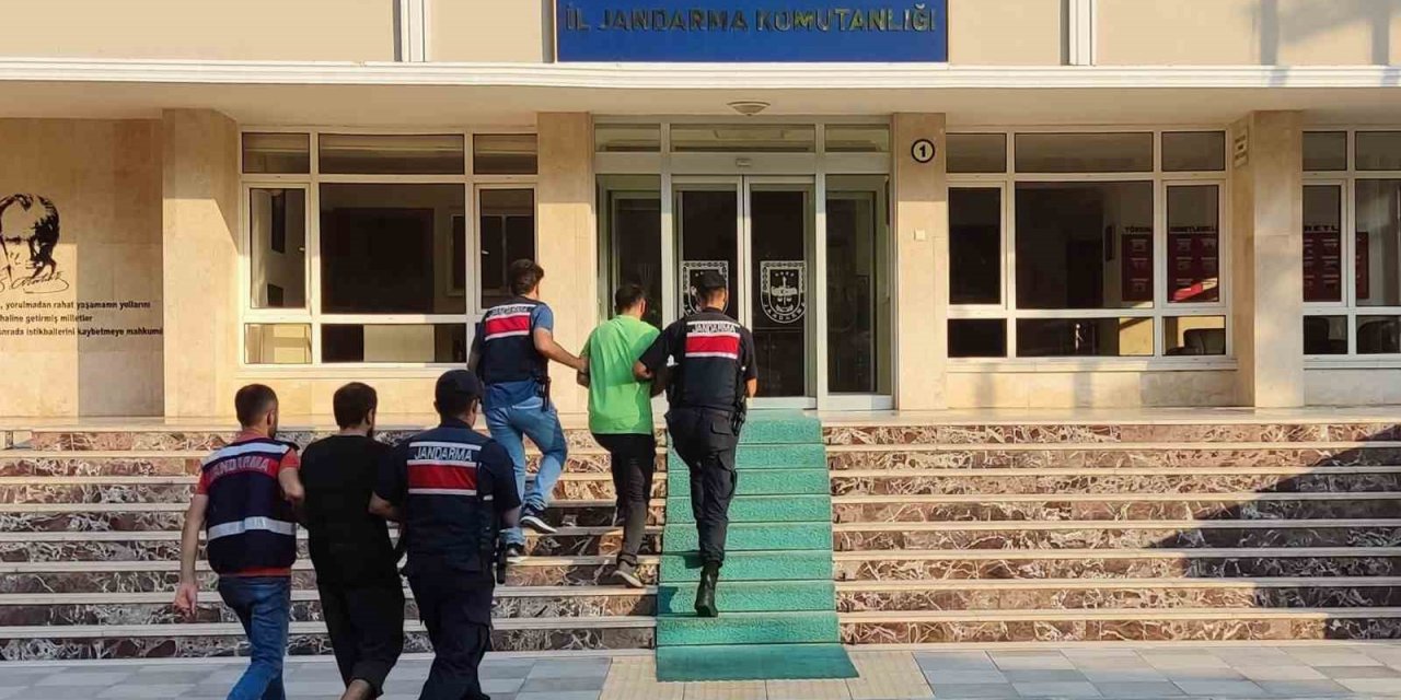Mersin’de kesinleşmiş hapis cezası bulunan 2 şüpheli yakalandı