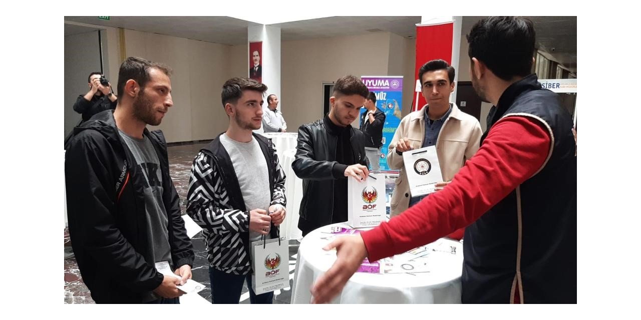 Ardahan’da öğrencilere "El Ele Güvenli Geleceğe" projesi çerçevesinde eğitim verildi