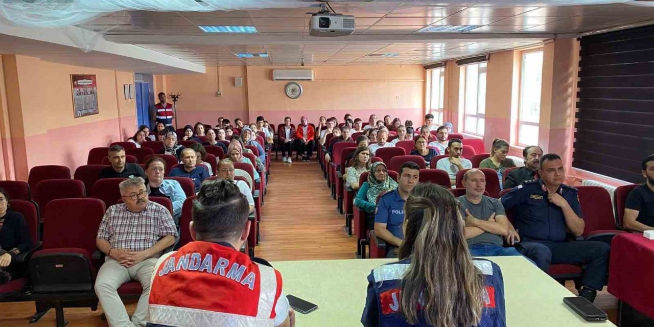 Aydın’da jandarma ekipleri bilgilendirme çalışmalarını sürdürüyor