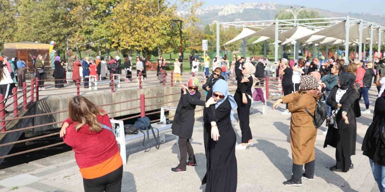 Meme kanserine dikkat çekmek için yürüdüler