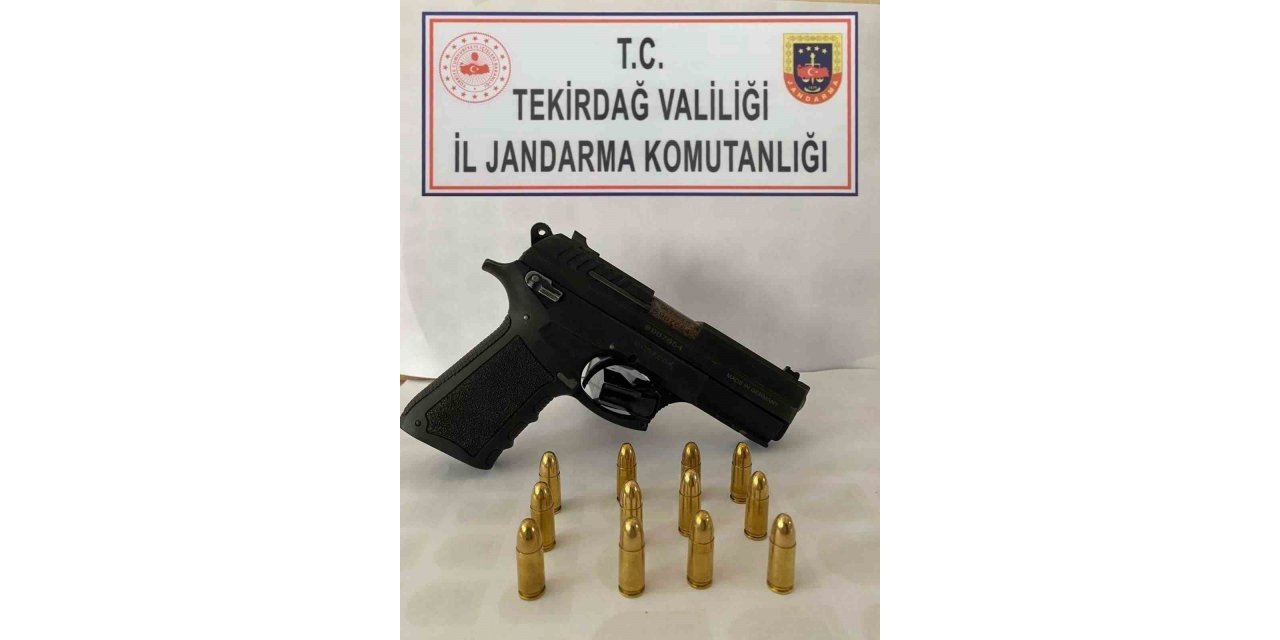Arama kararı bulunan şahıs tabancayla yakalandı