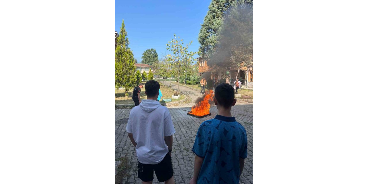 Öğrenciler yangın eğitimi ve tatbikatı gerçekleştirdi