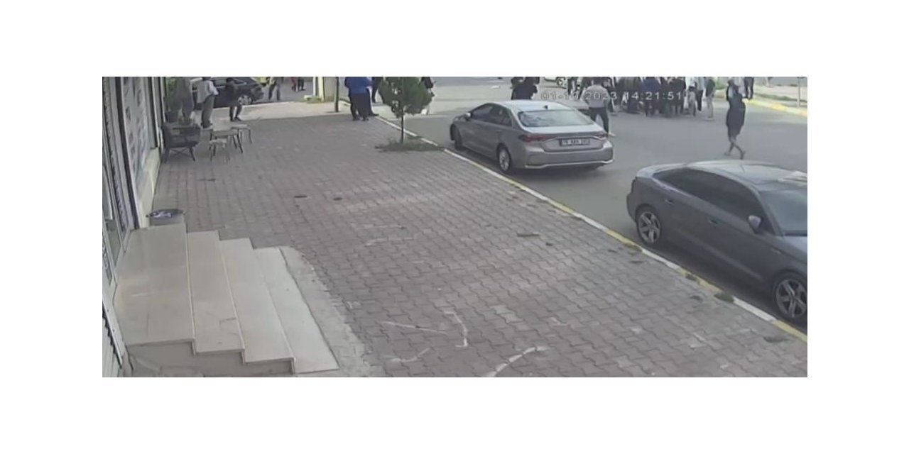 Iğdır’da meydana gelen motosiklet kazası güvenlik kamerasına yansıdı