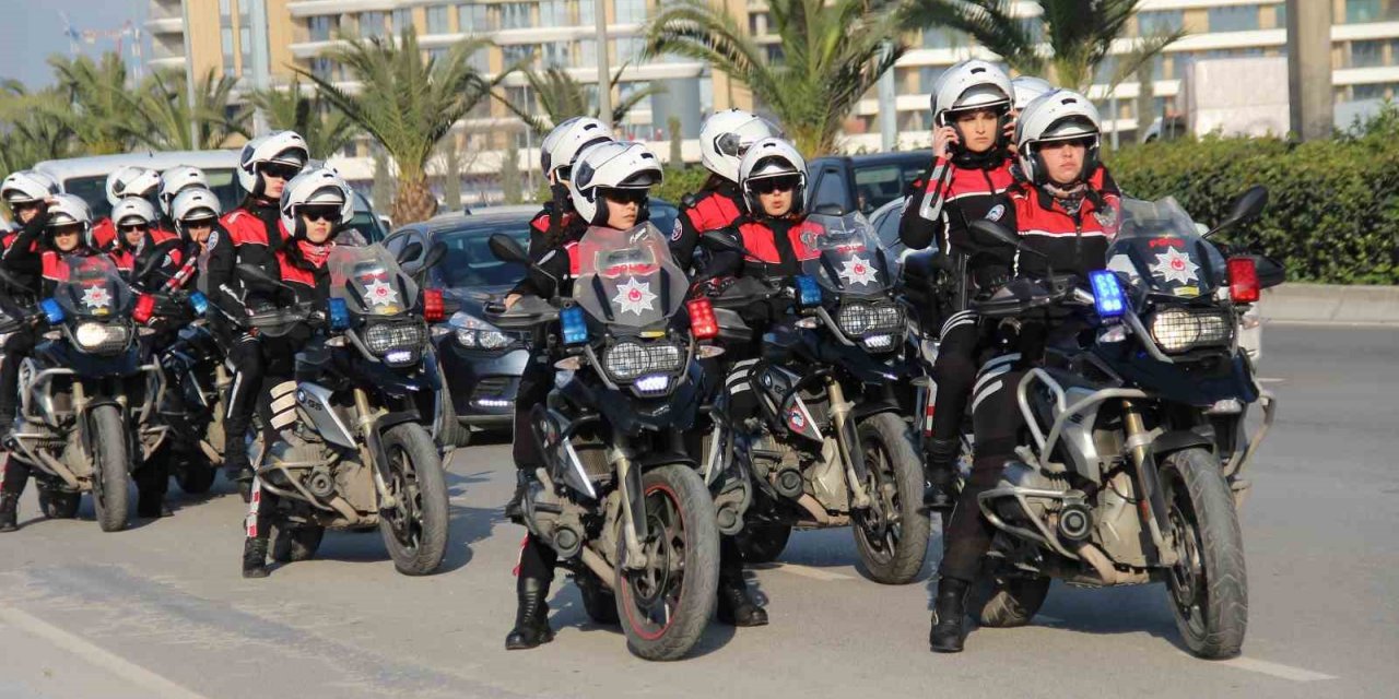 İzmir’de yunus polisleri güven veriyor