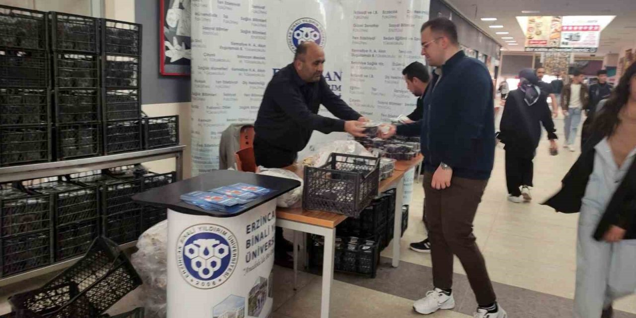 Üniversite öğrencilerine üzümlü ‘hoş geldin’