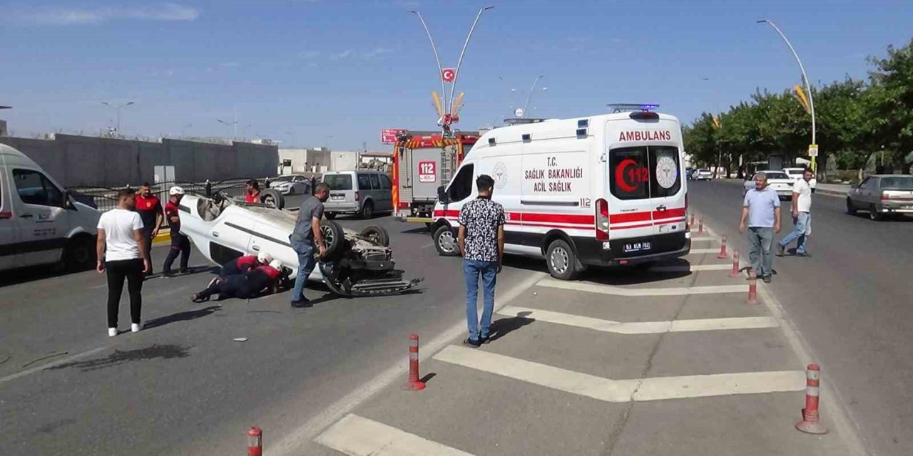 Şanlıurfa’da 2 otomobil çarpıştı: 1 yaralı