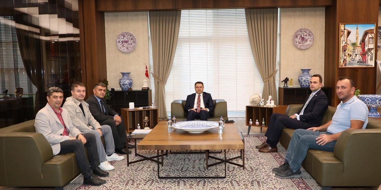 Valilikte Aslanapa’ya doğalgaz bağlanması konusu görüşüldü