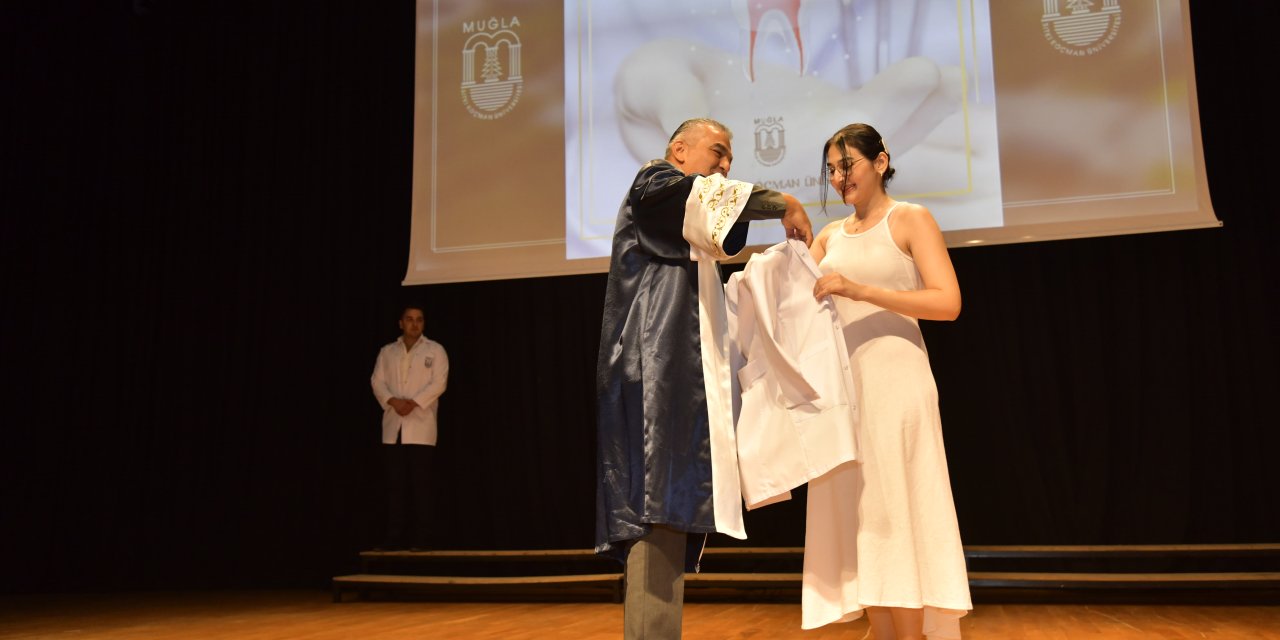 MSKÜ Diş Hekimliği Fakültesi öğrencileri beyaz önlüklerini giydi