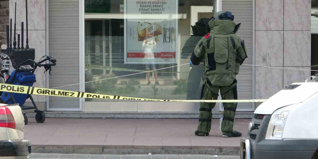 Fünye ile patlatılan şüpheli çantadan kıyafet çıktı