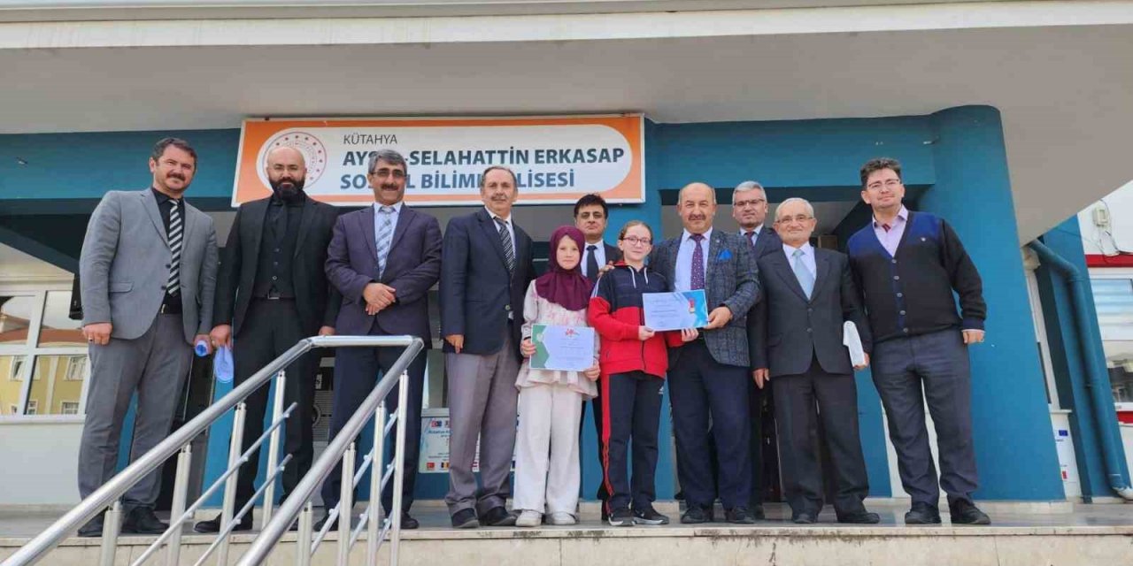 Kütahya’da "Peygamberimiz ve Gençlik" konulu kompozisyon yarışması ödül töreni