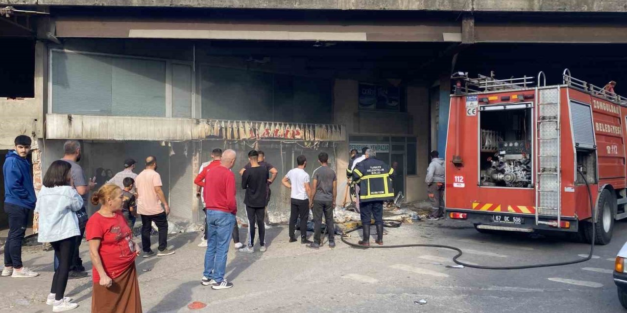 Boş dükkanda çıkan yangın ekipleri harekete geçirdi