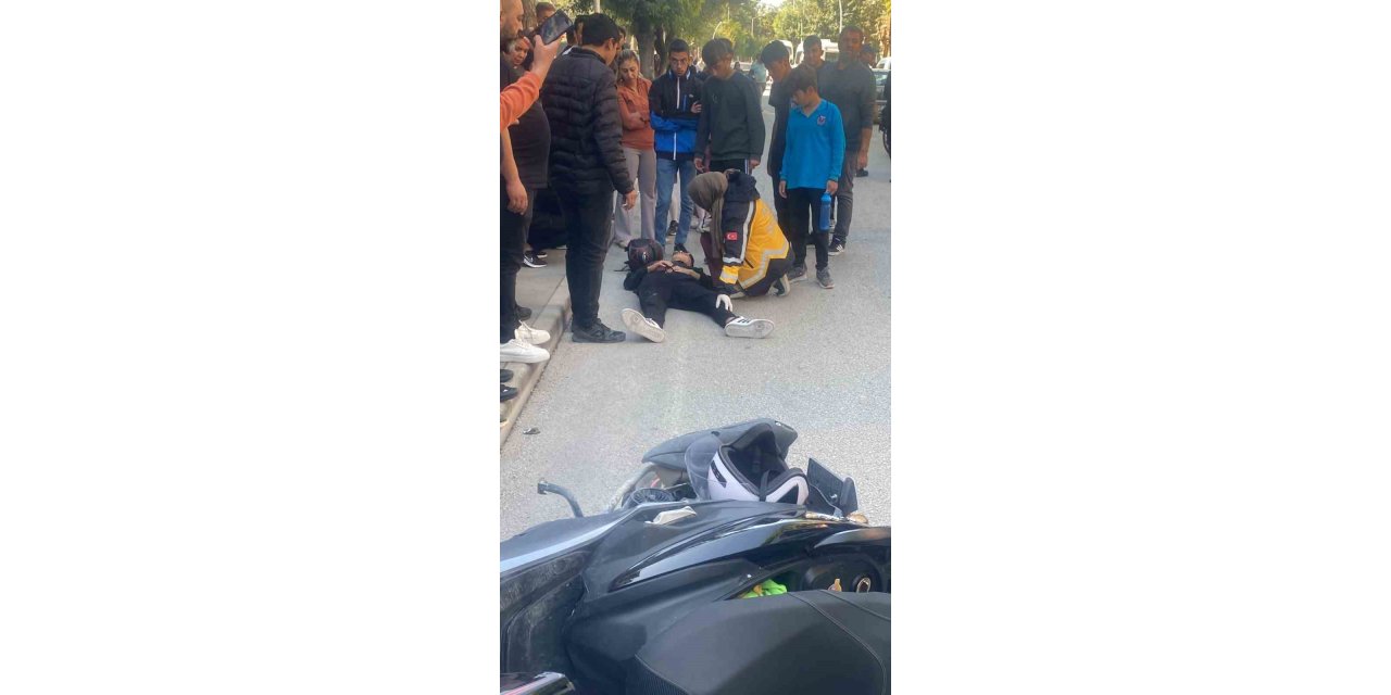 Burdur’da motosiklet ile minibüs çarpıştı: 1 yaralı
