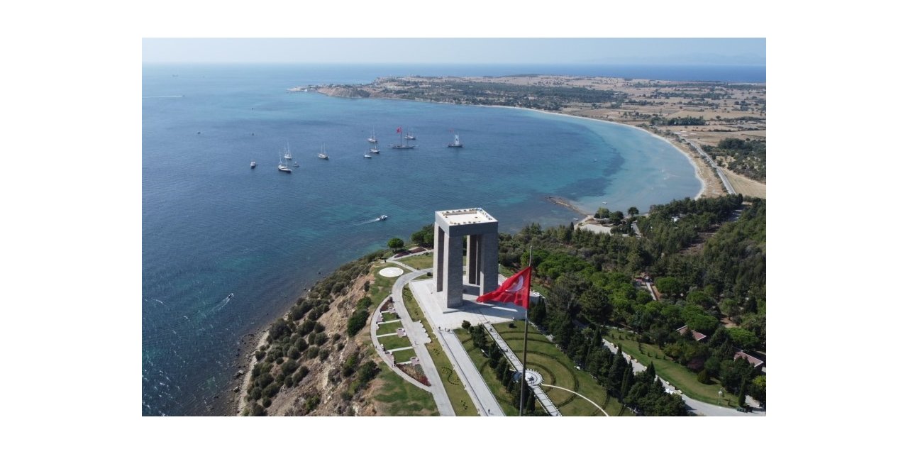 Yelkenliler, Cumhuriyet’in 100’üncü yılında Şehitler Abidesi’ni selamladı