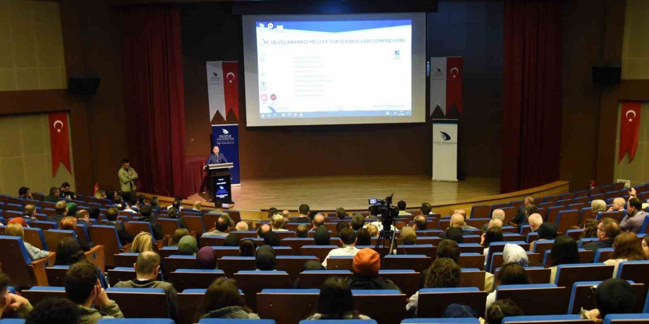 Düzce Üniversitesi’nde 11. uluslararası meslek yüksekokulları sempozyumu başladı