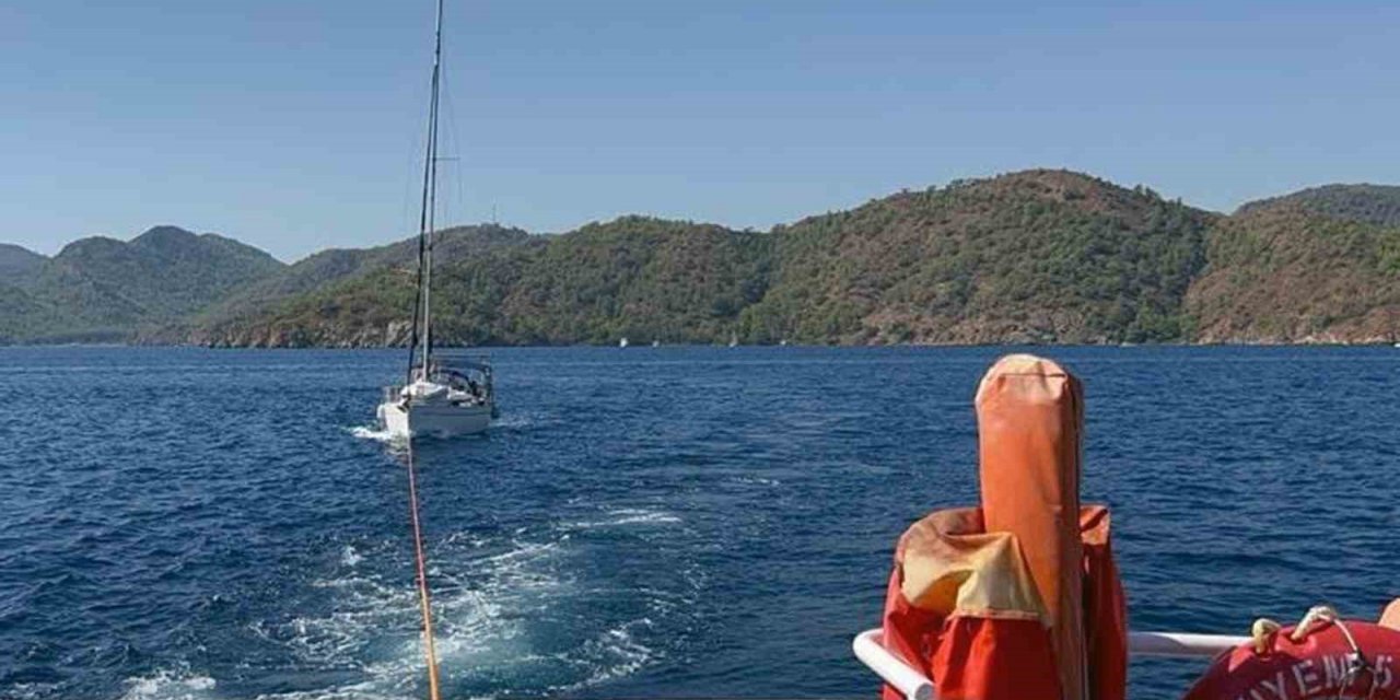 Tersane Adası açıklarında arızalanan tekneyi KIYEM kurtardı