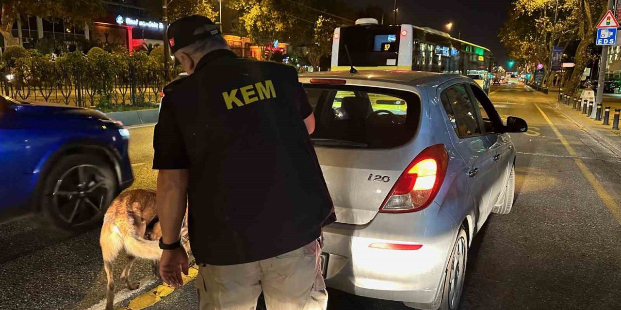 İstanbul’da "huzur" uygulaması: Araçlar didik didik arandı