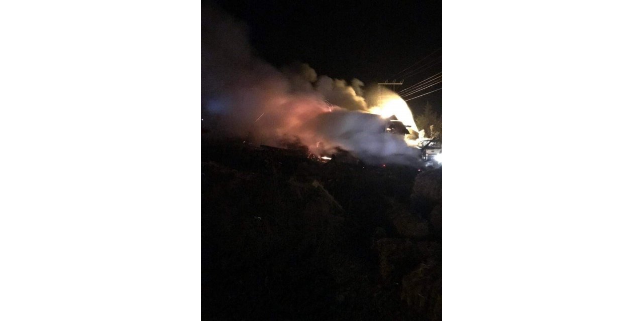 Aynı mahallede ikinci yangın: Samanlık ve ambar çıkan yangında kullanılmaz hale geldi