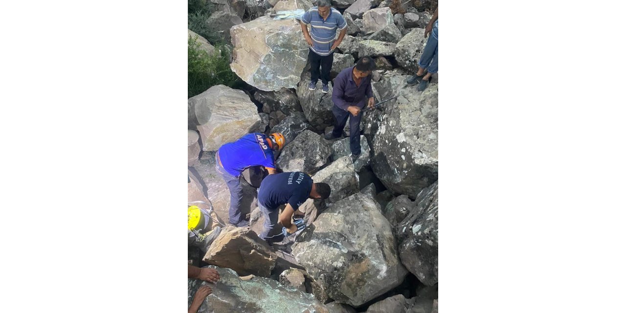 Kayalıklar arasında sıkışan şahsın inanılmaz kurtuluşu