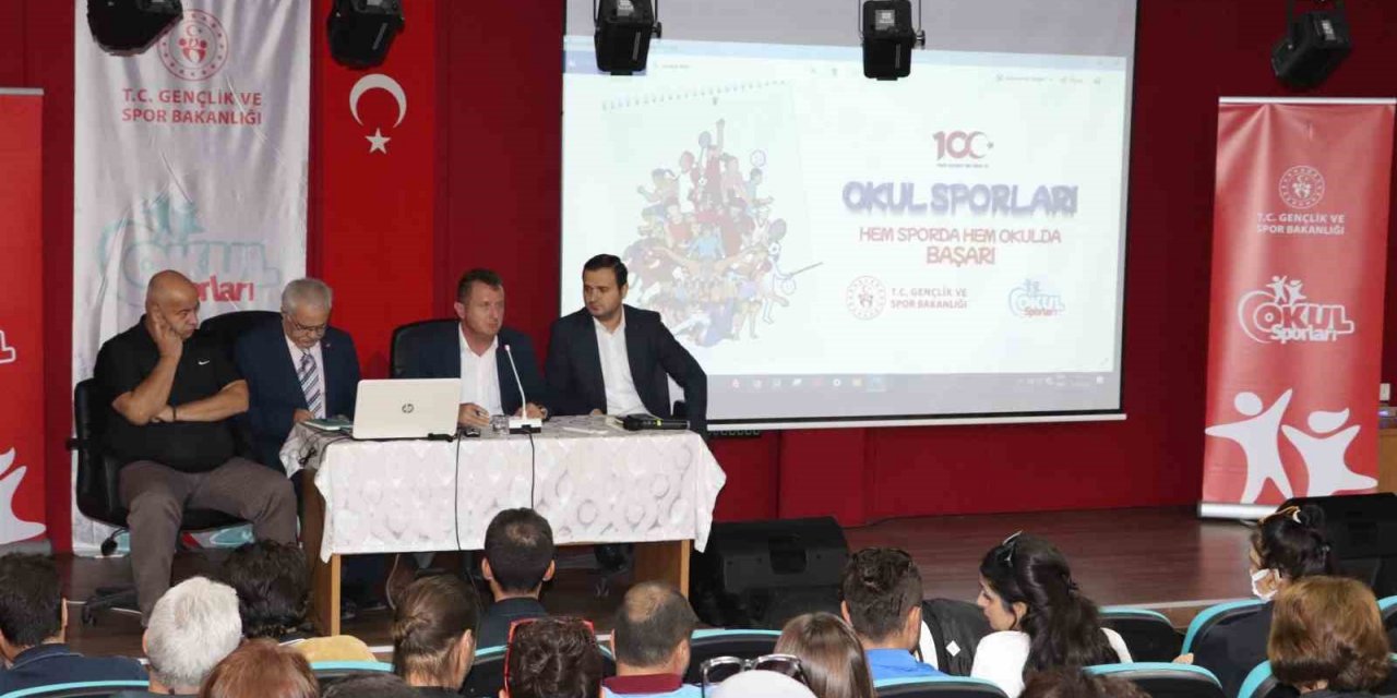 Karaman’da okul sporları değerlendirme toplantısı yapıldı