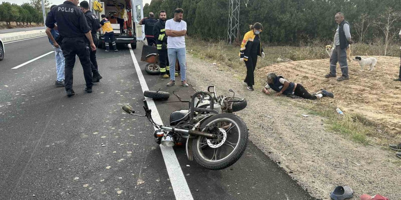 Motosiklet ile hafif ticari araç çarpıştı: 1 yaralı