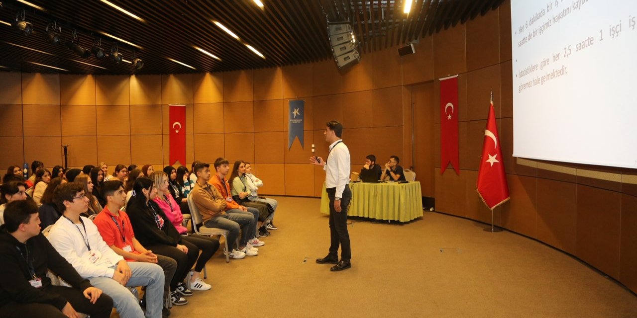 Küçükçekmece’de stajyer öğrencilere iş sağlığı ve güvenliği eğitimi