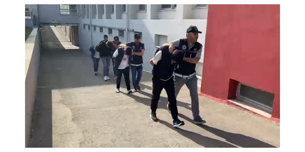 Adana’da 3 kilogram uyuşturucu yapımında kullanılan hammadde ele geçirildi