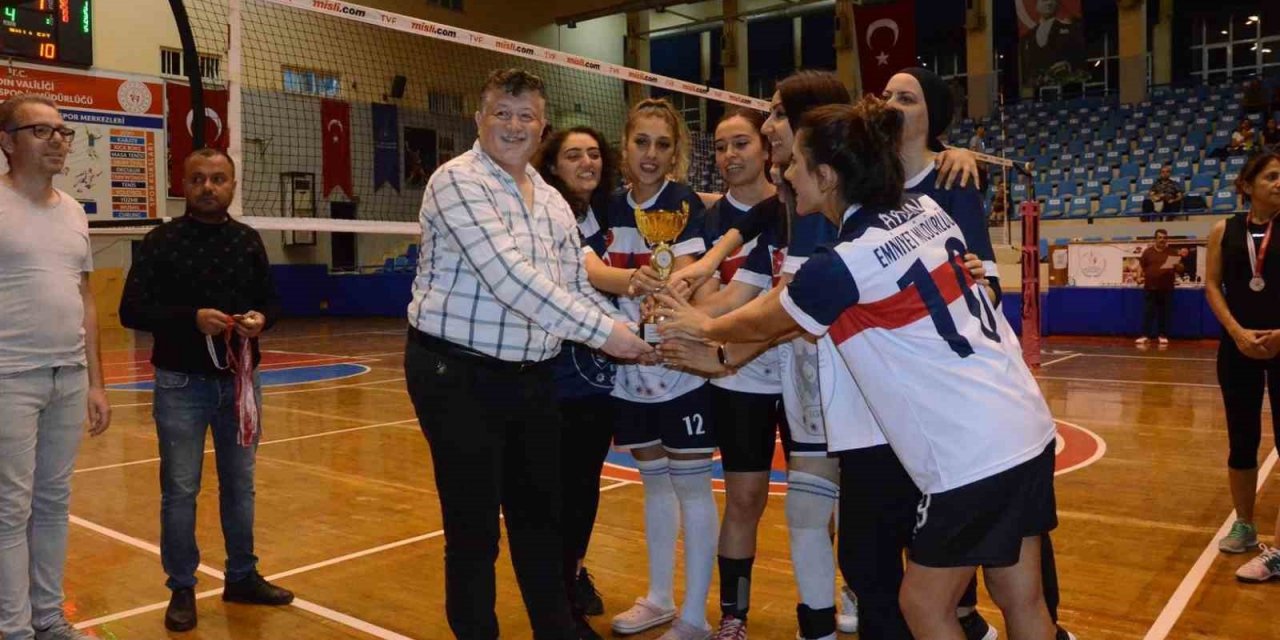 Aydın’da 100. Yıl Voleybol Turnuvası heyecanı sona erdi