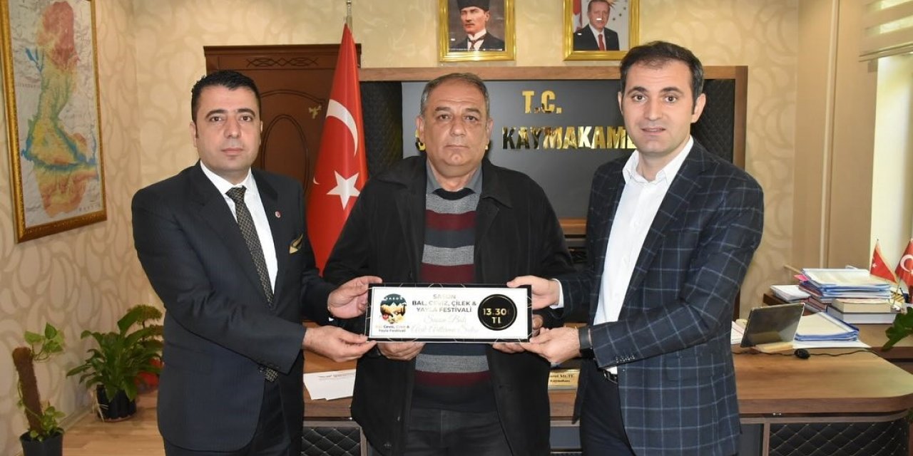 Kilosunu 160 bin liraya satın aldığı balın parasını Mehmetçik Vakfı ve besicilere verdi