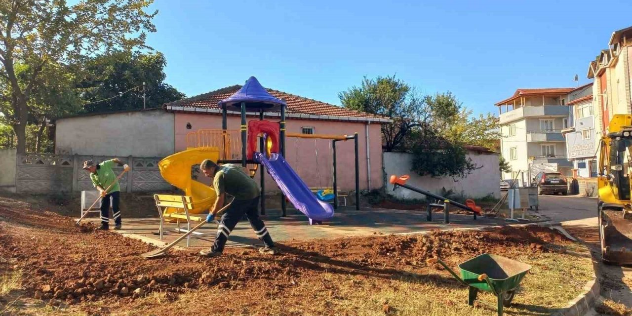 Derince’de cadde ve sokaklar temizleniyor