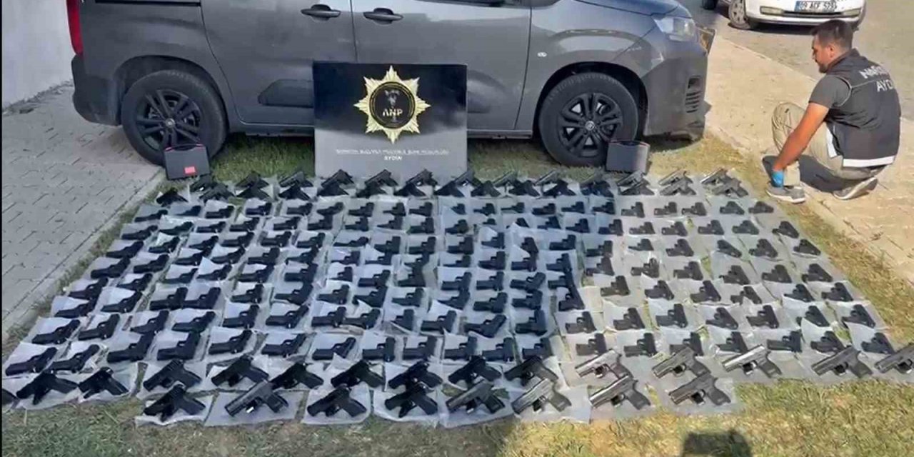 Genç kadınlar 199 adet silahla yakalandı