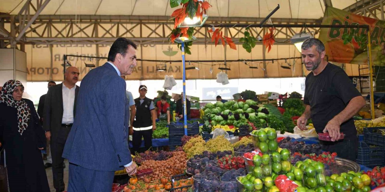 Başkan Dündar, “Çarşı ve pazarlar ekonominin kalbi”