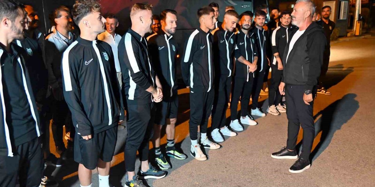 Manavgat Belediyespor sezon öncesi yemekte bir araya geldi