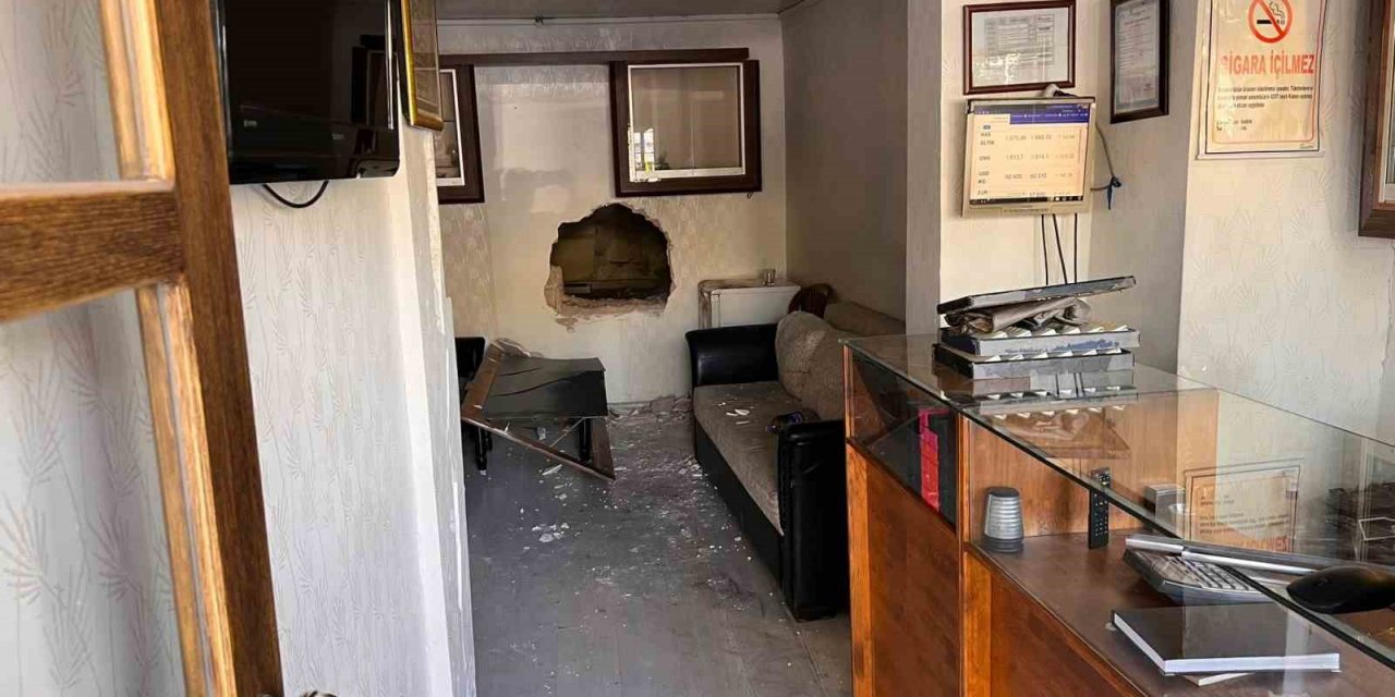 Duvarı delerek girdiler, altınları çalıp kayıplara karıştılar