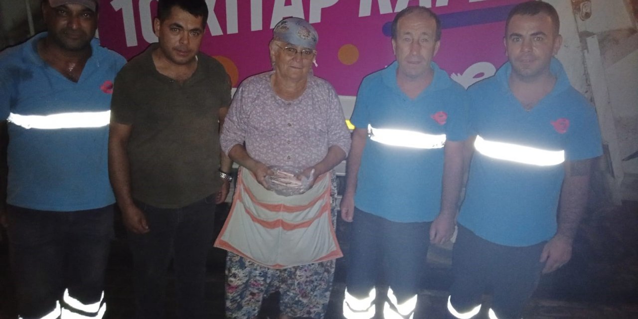 Efeler Belediyesi temizlik işçilerinden alkışlanacak hareket