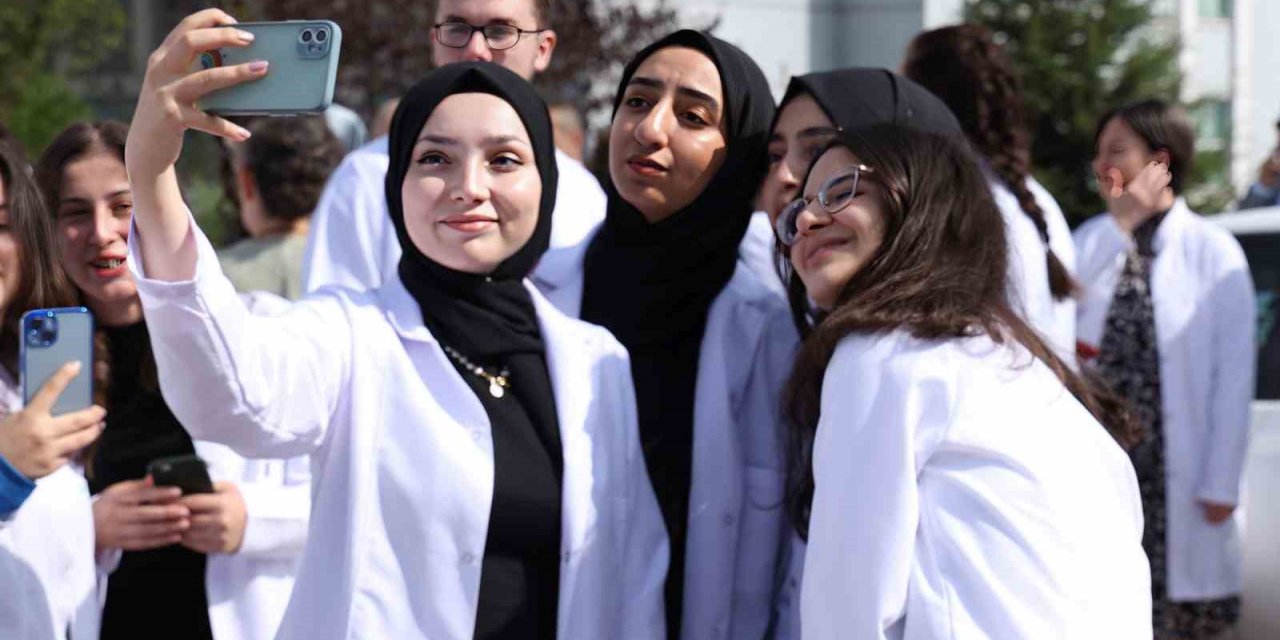 123 tıp öğrencisinin beyaz önlük heyecanı