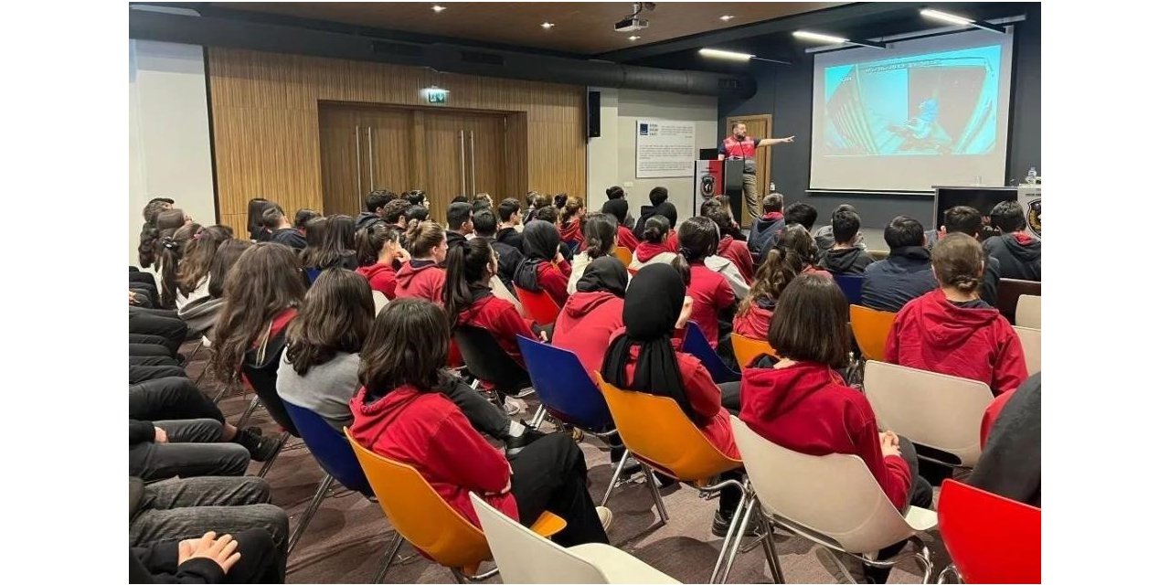 Öğrencilere suç ve suçtan korunma yöntemleri anlatılıyor