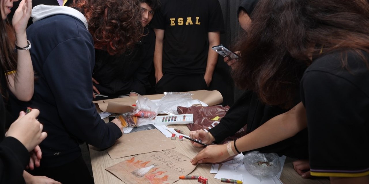 Öğrenciler Tomris Uyar’ı drama atölyesinde tanıdı